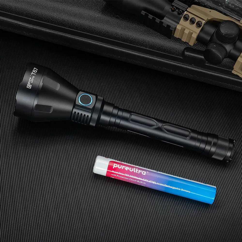 T67 LED Taschenlampe – Ultrahell, 6.700 Lumen, IP68, USB-C, 1.400 m Reichweite - PureUltra