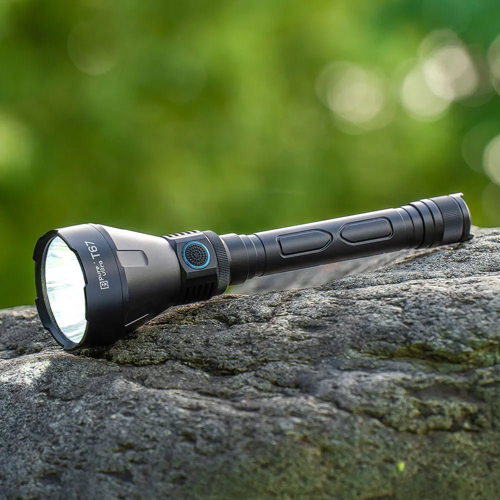 T67 LED Taschenlampe – Ultrahell, 6.700 Lumen, IP68, USB-C, 1.400 m Reichweite - PureUltra