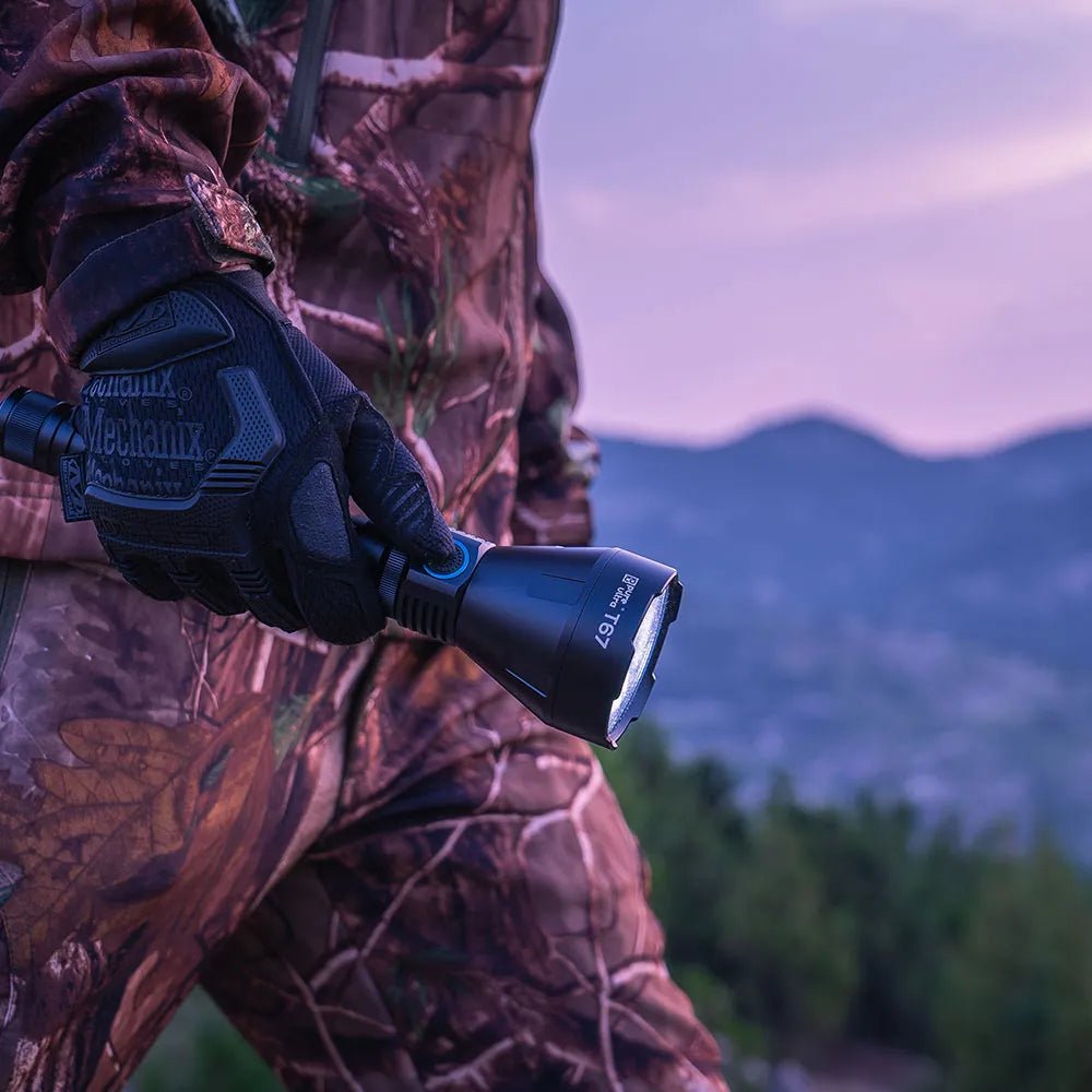 T67 LED Taschenlampe – Ultrahell, 6.700 Lumen, IP68, USB-C, 1.400 m Reichweite - PureUltra