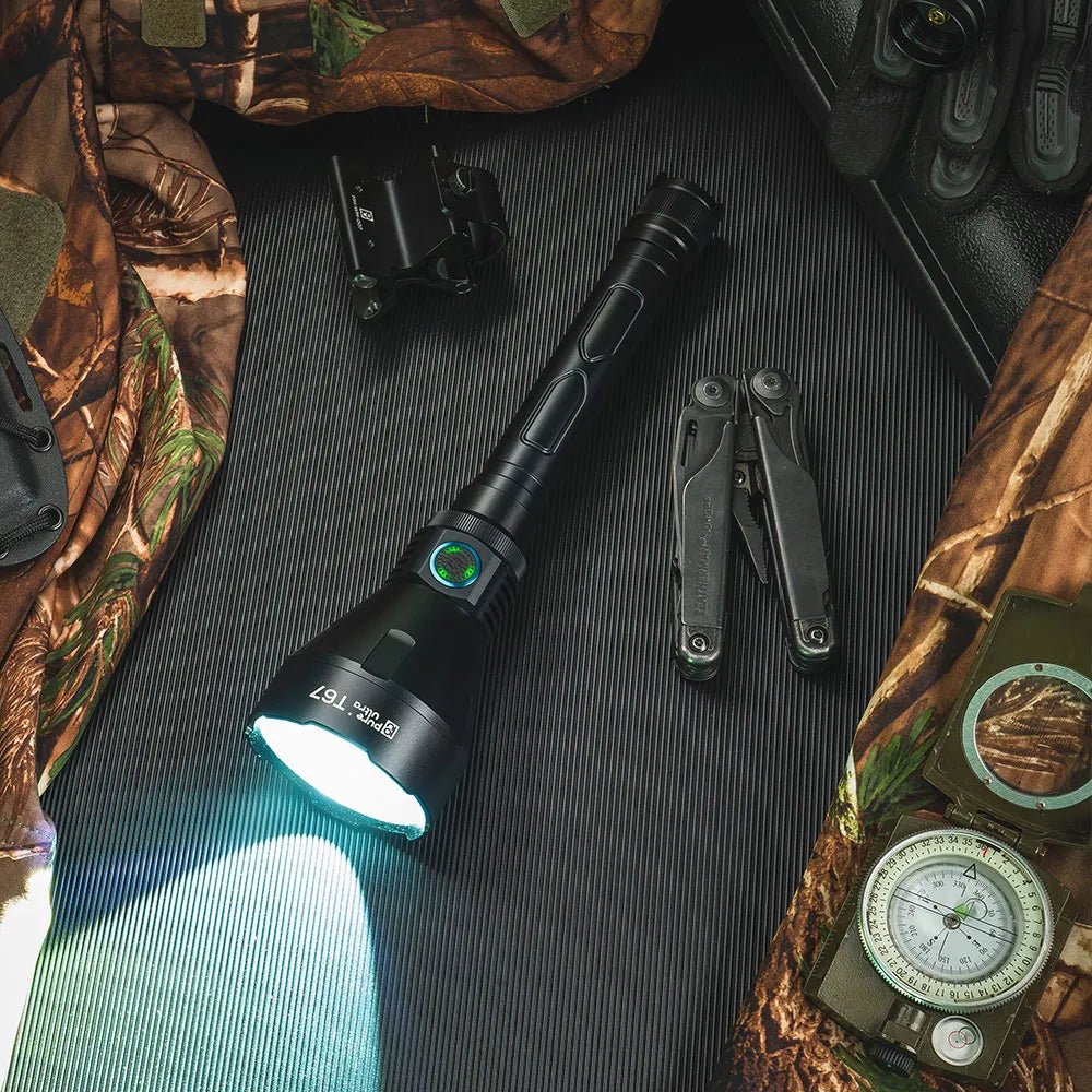T67 LED Taschenlampe – Ultrahell, 6.700 Lumen, IP68, USB-C, 1.400 m Reichweite - PureUltra
