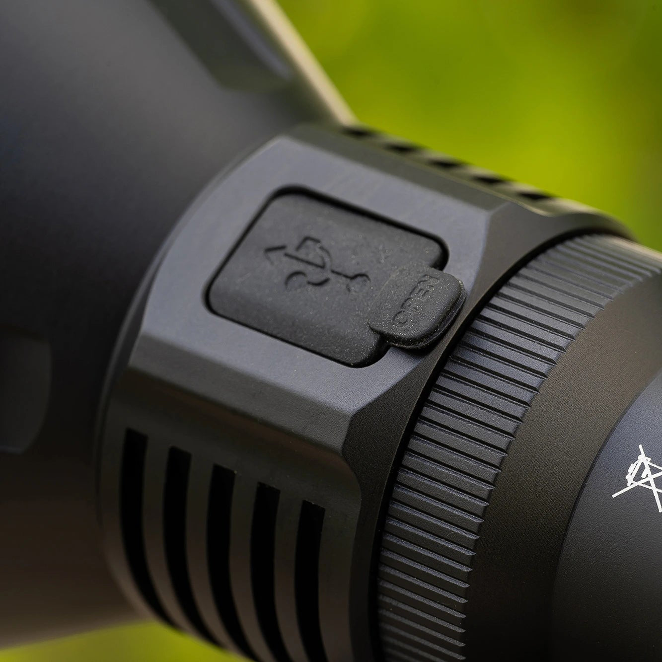 T32 Taschenlampe – 3.200 Lumen, 1.150 m Reichweite, USB-C - PureUltra