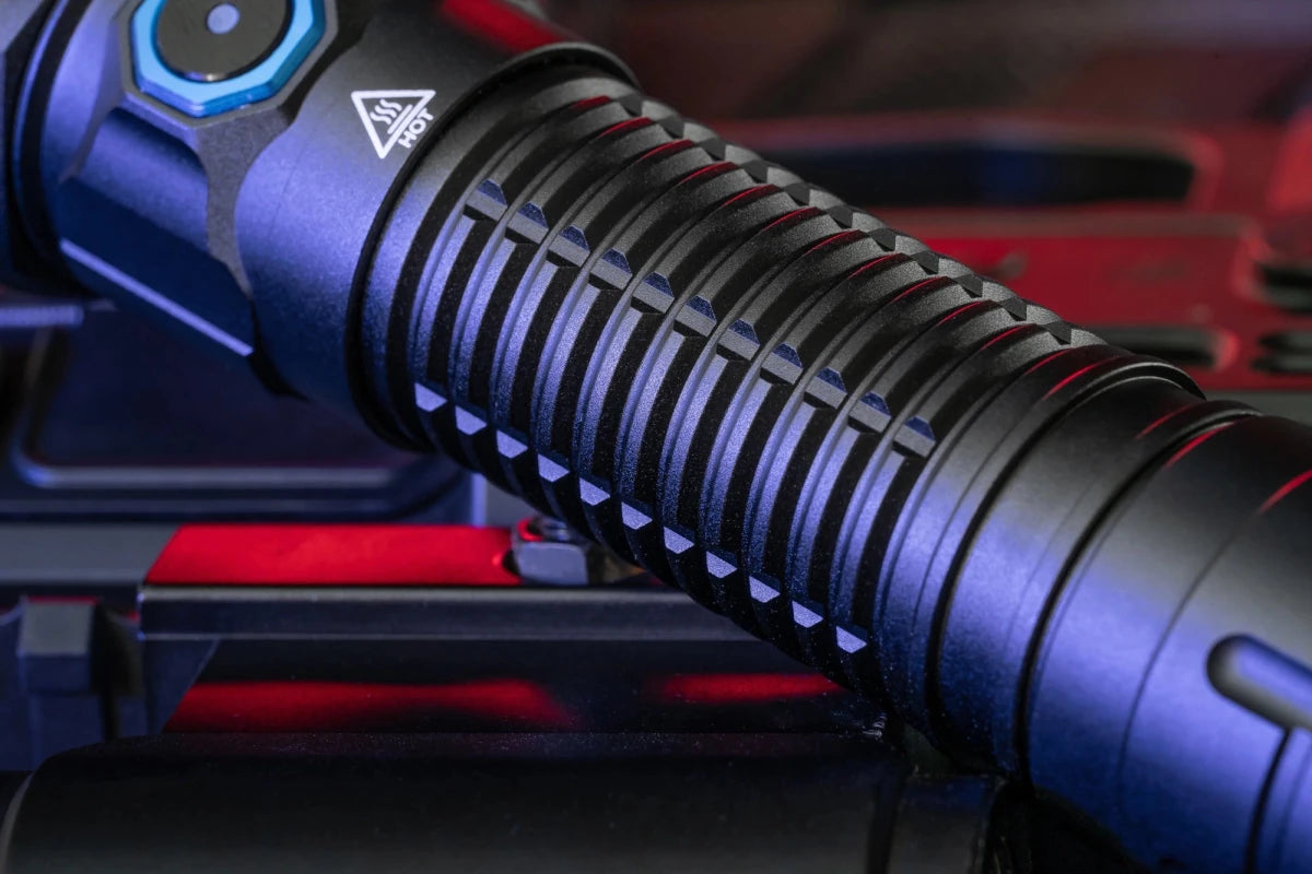 Hawk23 – kompakte LED Jagdlampe mit 2300 Lumen & 1000 m Reichweite - PureUltra