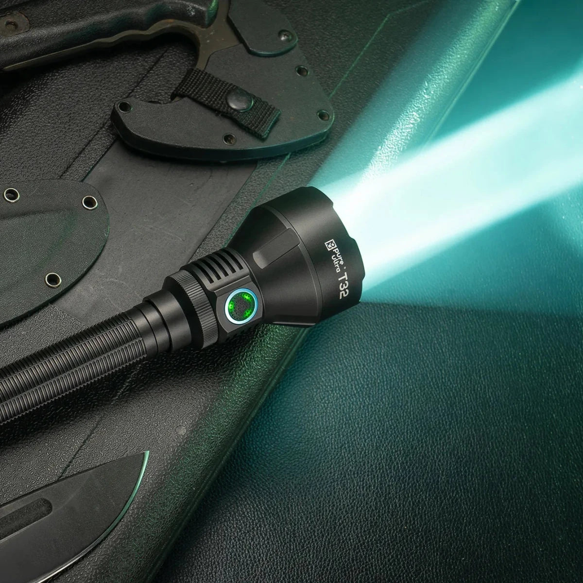 T32 Taschenlampe – 3.200 Lumen, 1.150 m Reichweite, USB - C - PureUltra