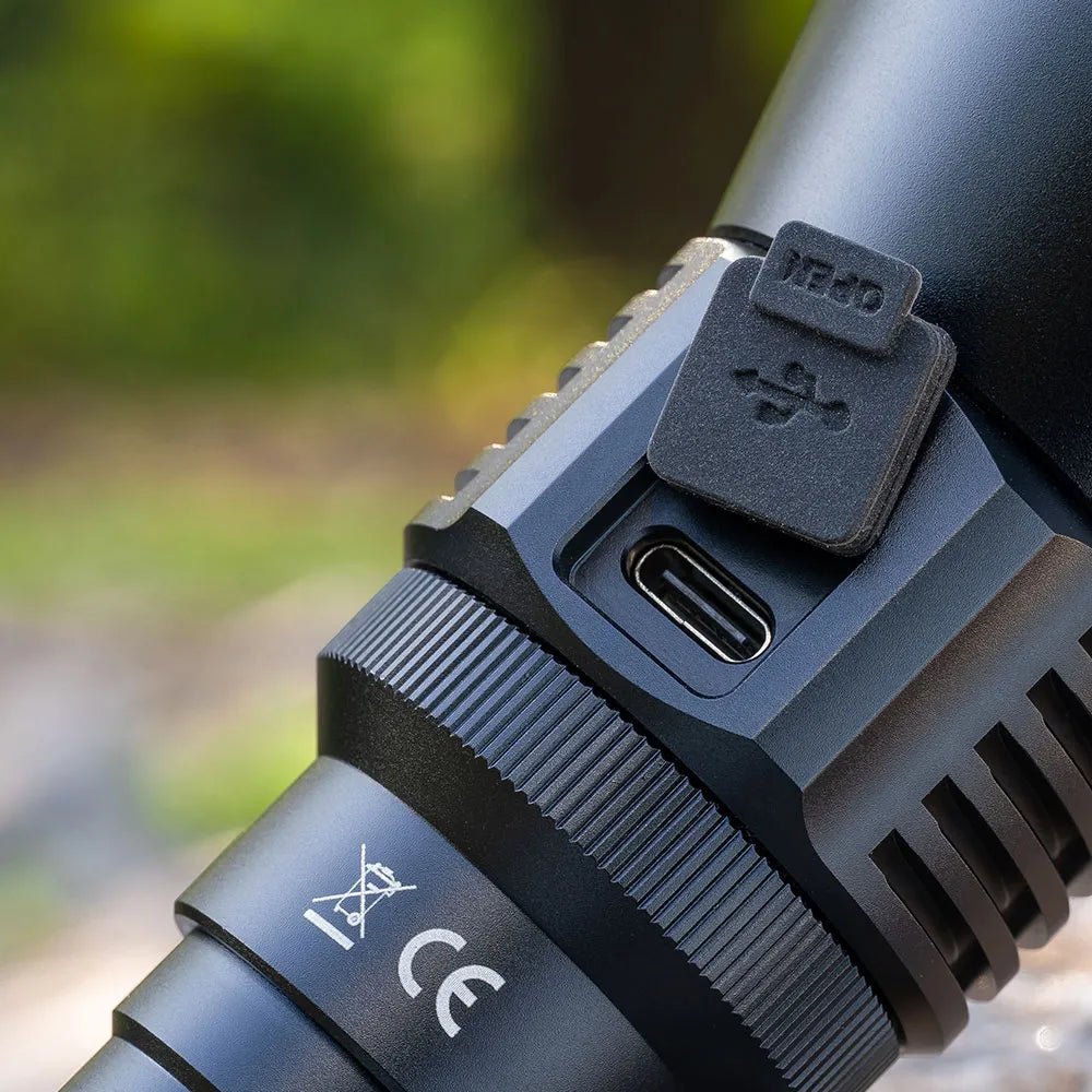 T67 LED Taschenlampe – Ultrahell, 6.700 Lumen, IP68, USB-C, 1.400 m Reichweite - PureUltra