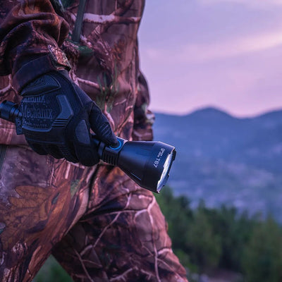 T67 LED Taschenlampe – Ultrahell, 6.700 Lumen, IP68, USB-C, 1.400 m Reichweite - PureUltra