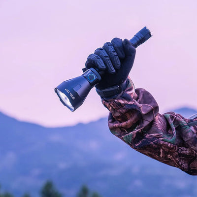 T67 LED Taschenlampe – Ultrahell, 6.700 Lumen, IP68, USB-C, 1.400 m Reichweite - PureUltra