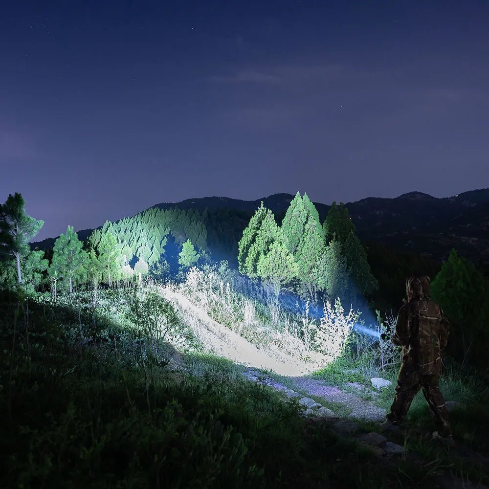 T67 LED Taschenlampe – Ultrahell, 6.700 Lumen, IP68, USB-C, 1.400 m Reichweite - PureUltra