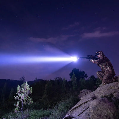 T67 LED Taschenlampe – Ultrahell, 6.700 Lumen, IP68, USB-C, 1.400 m Reichweite - PureUltra