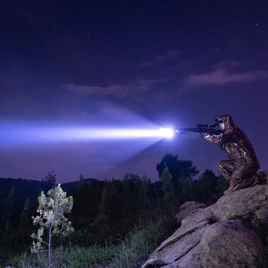 T67 LED Taschenlampe – Ultrahell, 6.700 Lumen, IP68, USB-C, 1.400 m Reichweite - PureUltra