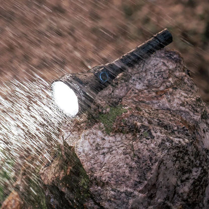 T67 LED Taschenlampe – Ultrahell, 6.700 Lumen, IP68, USB-C, 1.400 m Reichweite - PureUltra