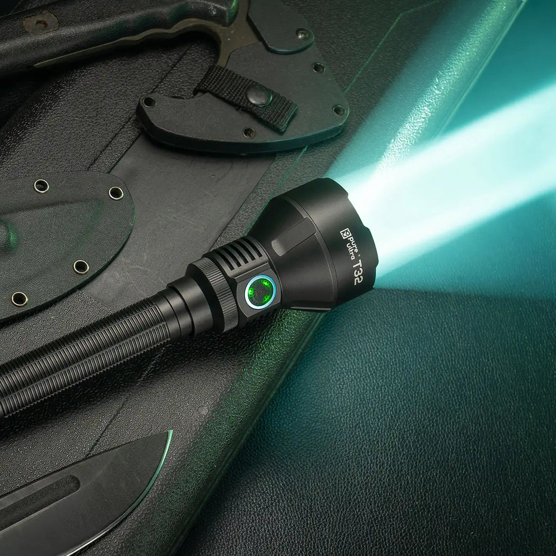 T32 Taschenlampe – 3.200 Lumen, 1.150 m Reichweite, USB-C - PureUltra