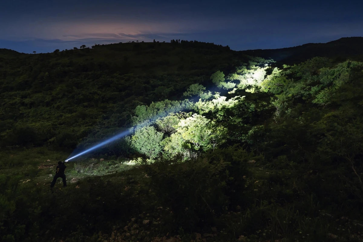 Hawk23 – kompakte LED Jagdlampe mit 2300 Lumen & 1000 m Reichweite - PureUltra