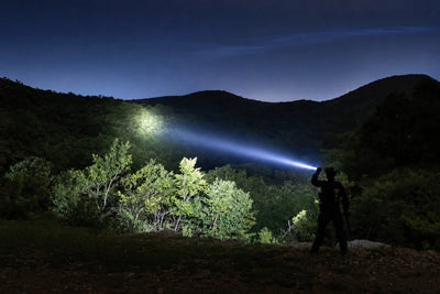 Hawk23 – kompakte LED Jagdlampe mit 2300 Lumen & 1000 m Reichweite - PureUltra