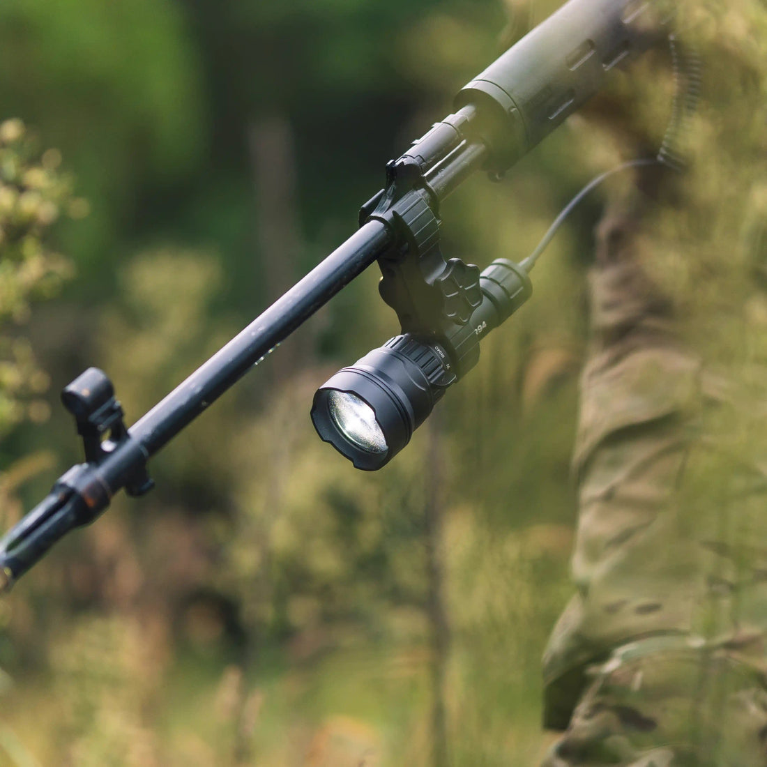 IR94 LED - Taschenlampe – 3 - in - 1 Licht (Weiß, Grün, IR940nm) mit Zoom & Dimmer - PureUltra