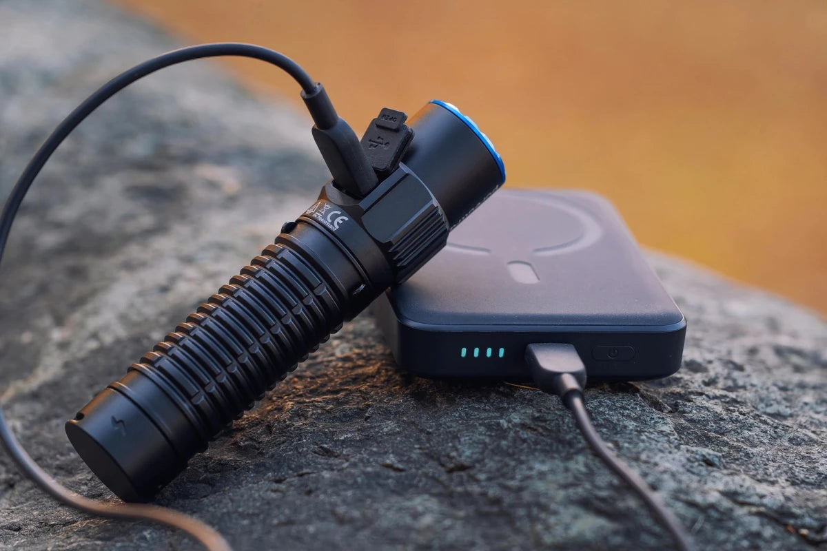 PocketBolt40 EDC LED Taschenlampe – 4.000 Lumen, 365m Reichweite, USB - C - PureUltra